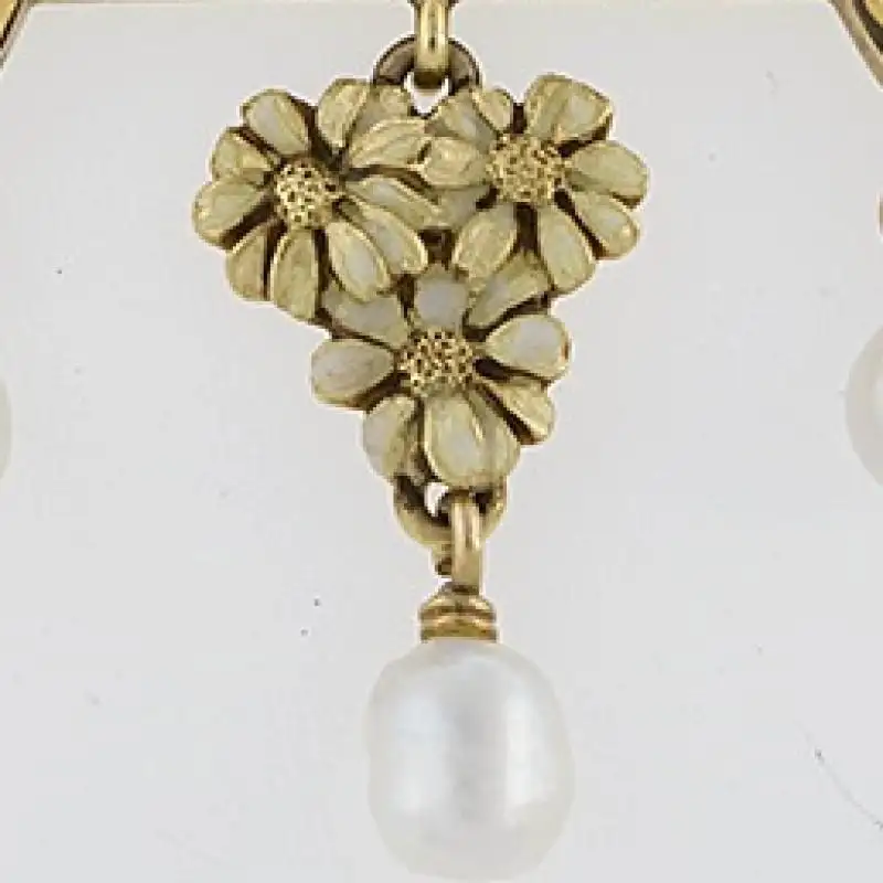 French-Art-Nouveau-Peridot-Diamond-Gold-and-Plique-a-Jour-Juliet-Pendant-2.webp