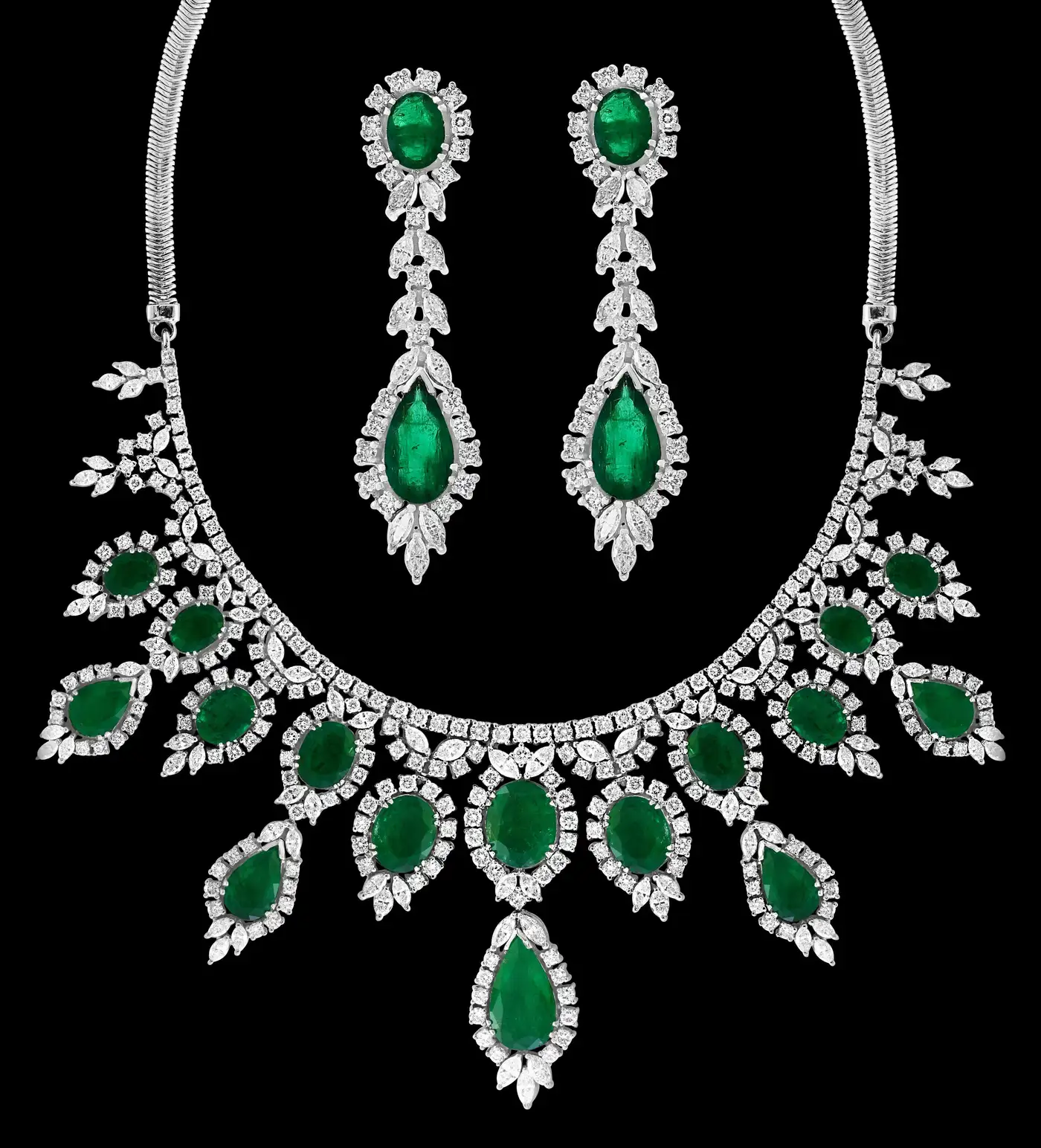 GIA-Certified-65-Ct-Emerald-and-Diamond-Necklace-and-Earring-Bridal-Suite-17.webp