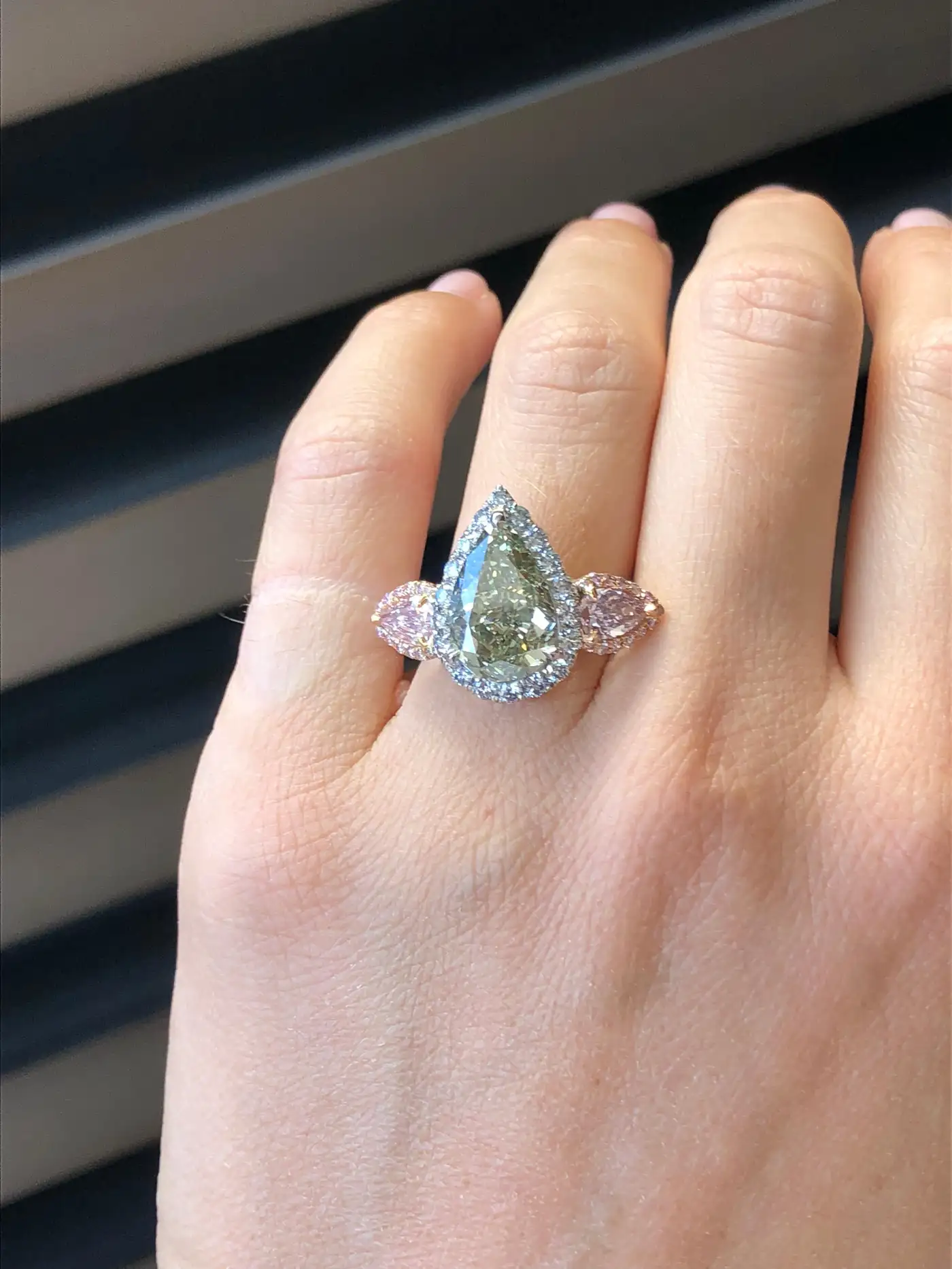 Green-Diamond-Ring-5.16-Carat-Pear-Shape-GIA-Certified-8.webp
