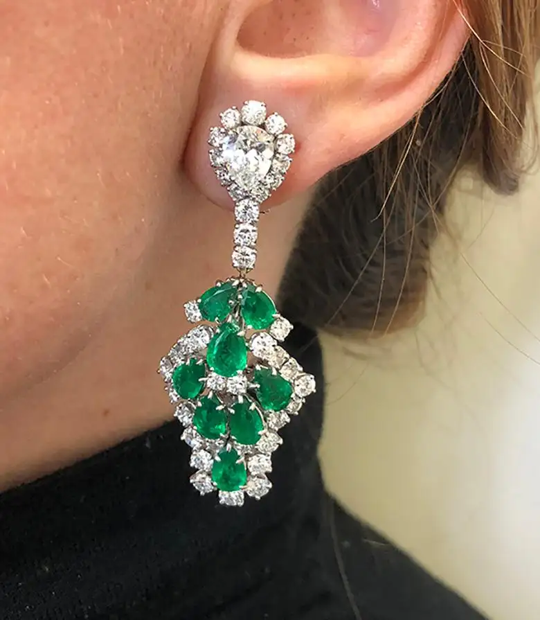 Harry-Winston-Emerald-Diamond-Chandelier-Earrings-1.webp