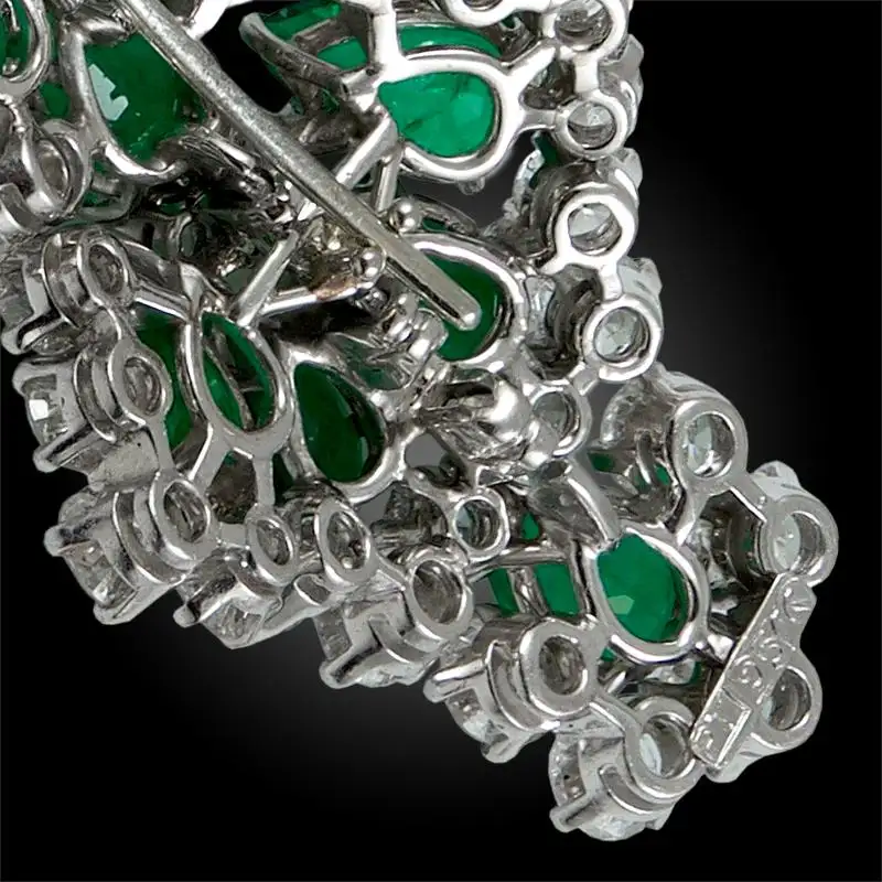 Harry-Winston-Emerald-Diamond-Chandelier-Earrings-4.webp