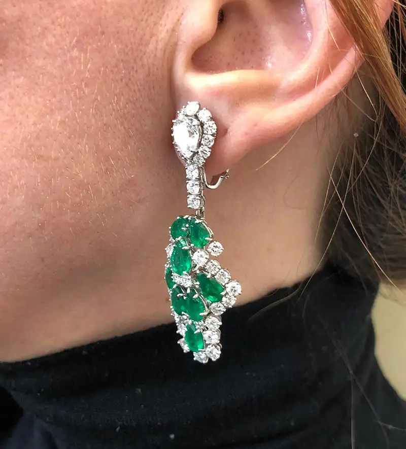 Harry-Winston-Emerald-Diamond-Chandelier-Earrings-8.webp
