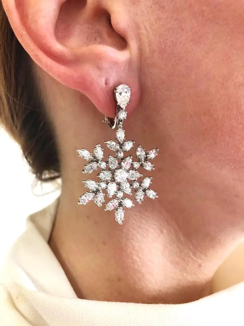 Harry-Winston-Vintage-Collection-Diamond-Snowflake-Drop-Earrings-3.webp