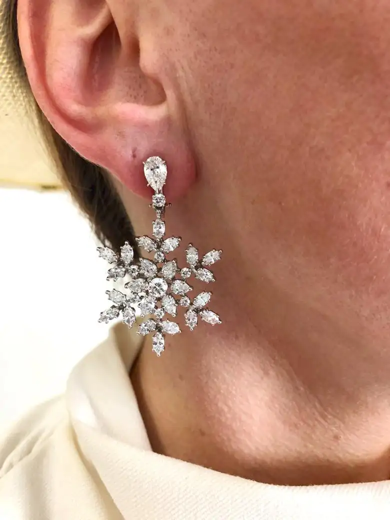 Harry-Winston-Vintage-Collection-Diamond-Snowflake-Drop-Earrings-4.webp