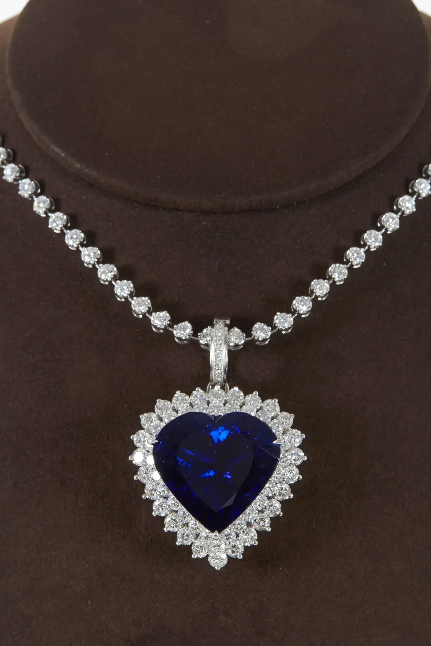 Heart-Shape-Tanzanite-Diamond-Pendant-Rare-49.27-Carat-4.webp