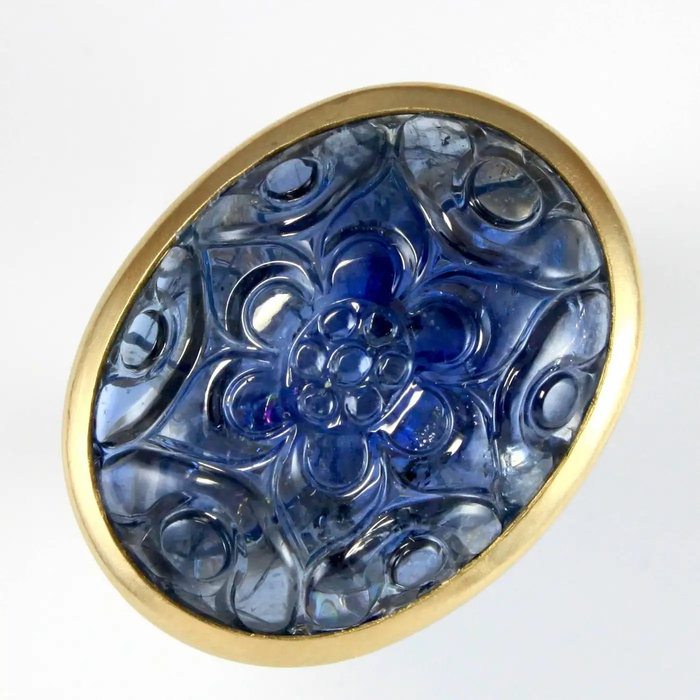 Large-Carved-Mughal-Sapphire-18K-Gold-Ring-2.webp