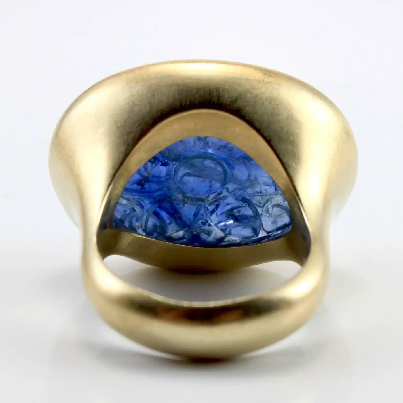 Large-Carved-Mughal-Sapphire-18K-Gold-Ring-4.webp
