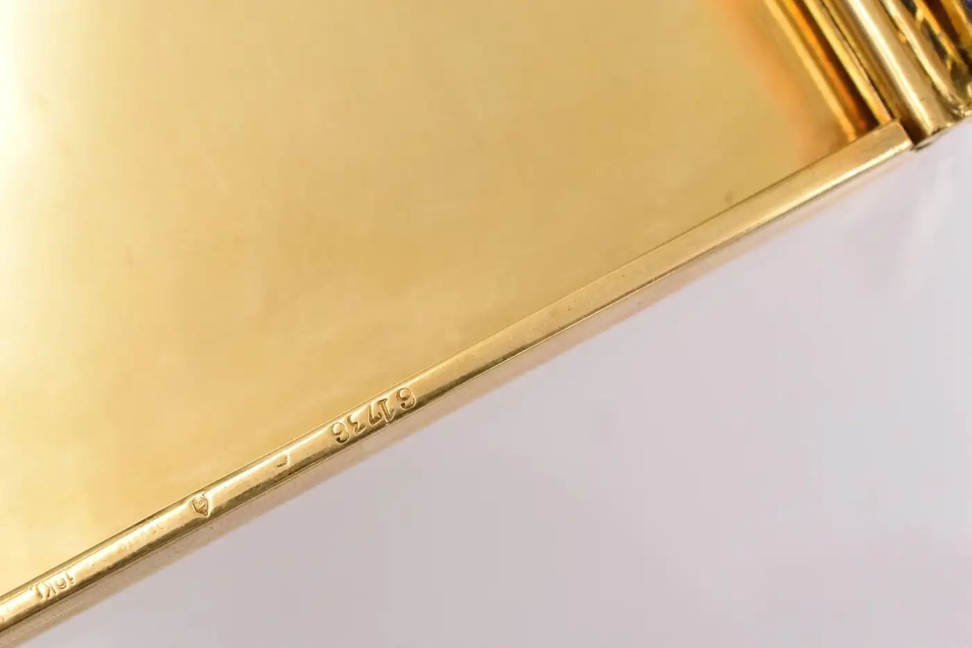 Magnificent-French-Retro-Sapphire-Gold-Box-4.webp
