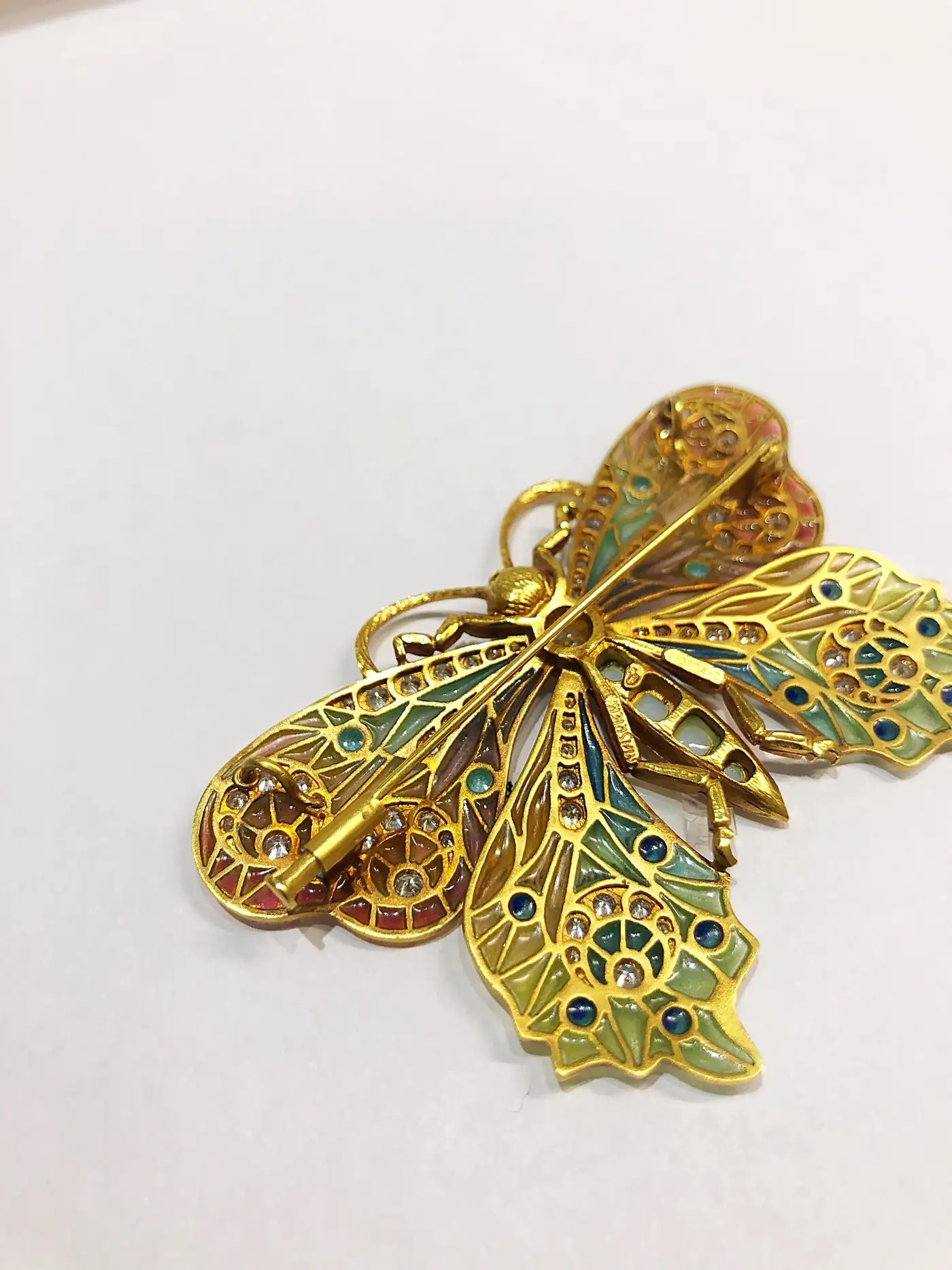 Masriera-18-Karat-Yellow-Gold-Enamel-and-Diamond-Butterfly-Brooch-2.webp