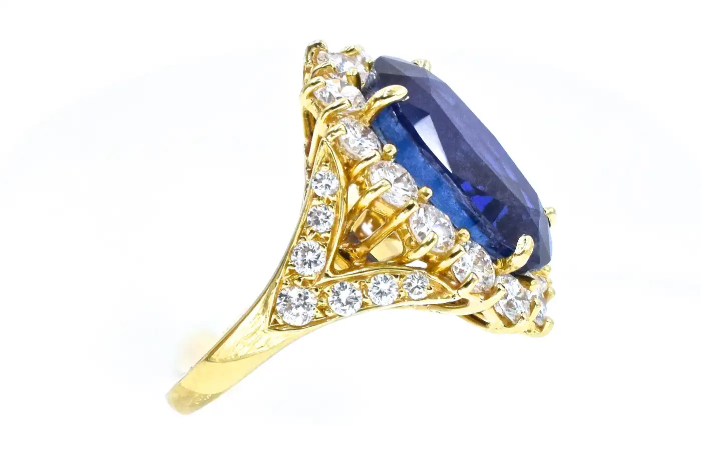 No-Enhancement-Burmese-12.01-carat-Sapphire-Diamond-Ring-Van-Cleef-Arpels-4.webp