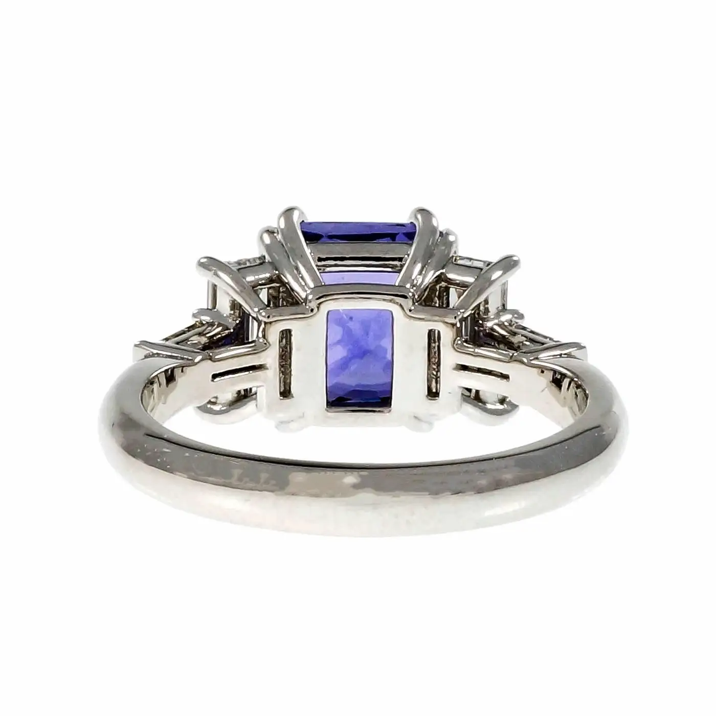 Peter-Suchy-Violet-Natural-Sapphire-Platinum-Engagement-Ring-4.webp