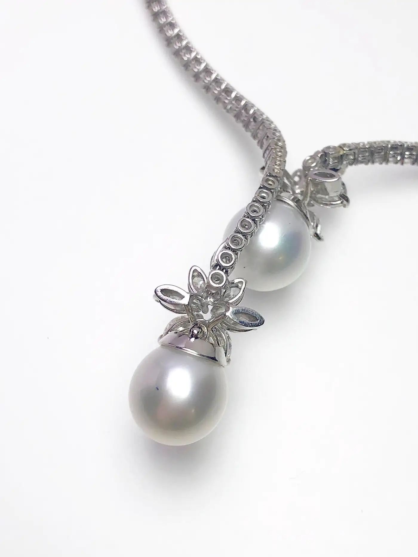 Platinum-Spring-Wire-Necklace-with-Diamonds-and-Twin-South-Sea-Pearl-Drops-3.webp