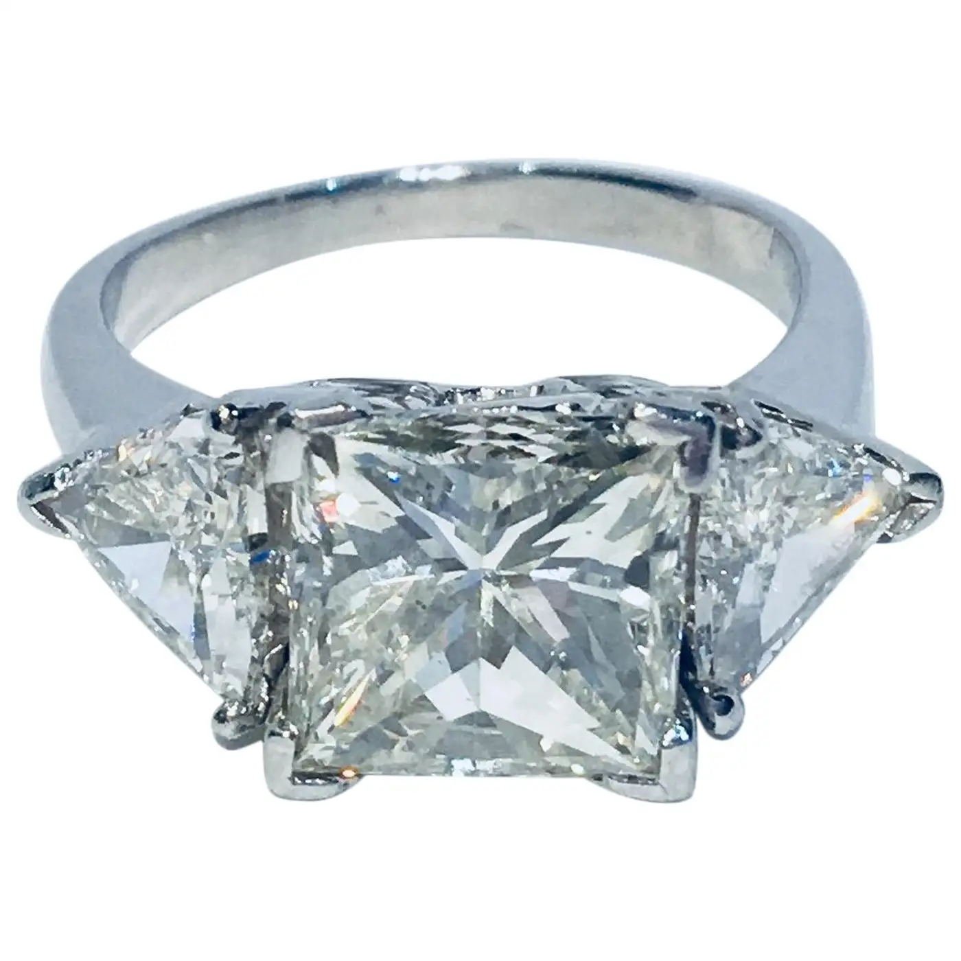 Princess-Diamond-Ring-With-2-Carat-Diamond-Sides-GIA-Certified-VS2-4.13-Carat-1.webp