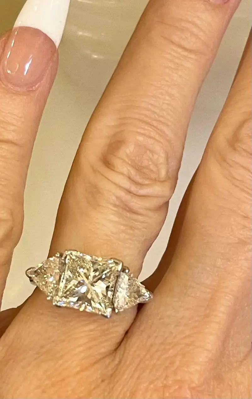 Princess-Diamond-Ring-With-2-Carat-Diamond-Sides-GIA-Certified-VS2-4.13-Carat-7.webp