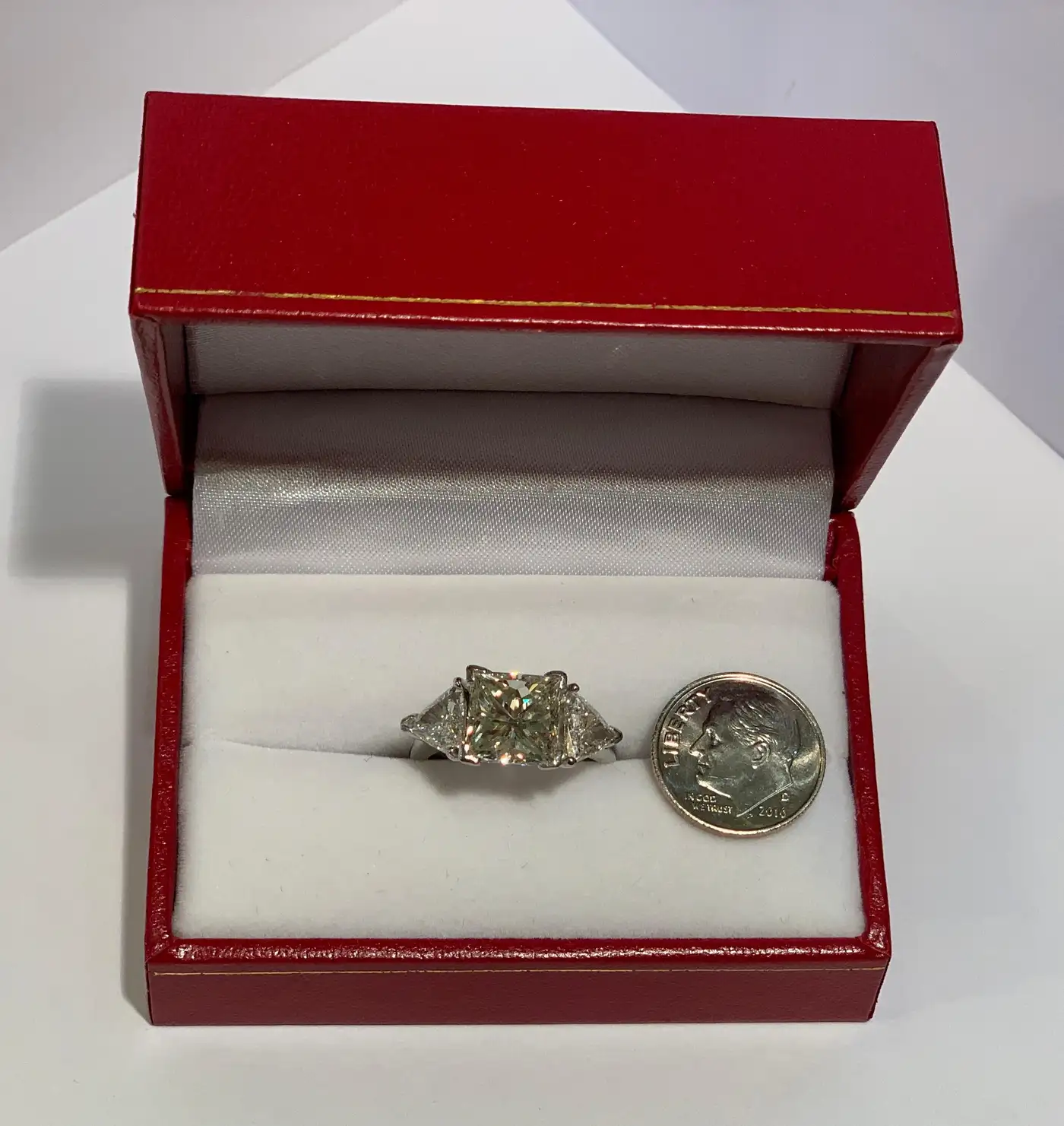 Princess-Diamond-Ring-With-2-Carat-Diamond-Sides-GIA-Certified-VS2-4.13-Carat-8.webp