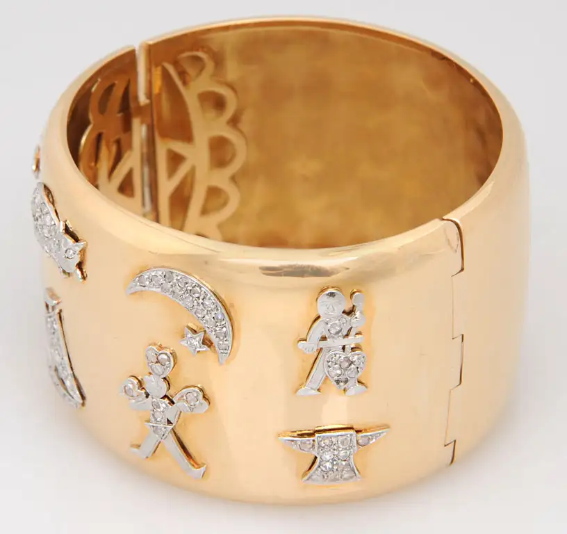 Retro-Art-Deco-Diamond-Platinum-Charms-Gold-Bangle-3.webp