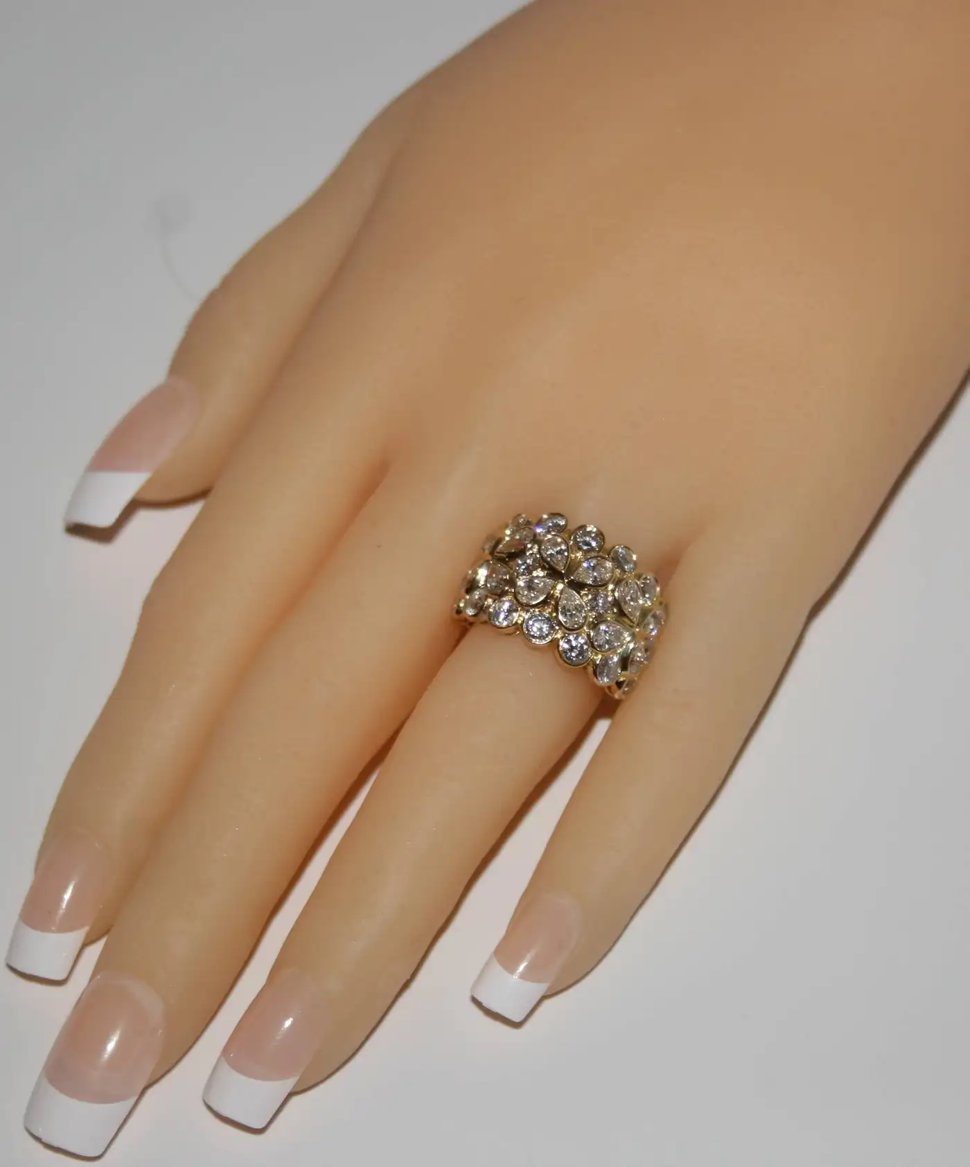 Rosee-4.25-Carats-Diamond-Gold-Floral-Band-Ring-6.webp