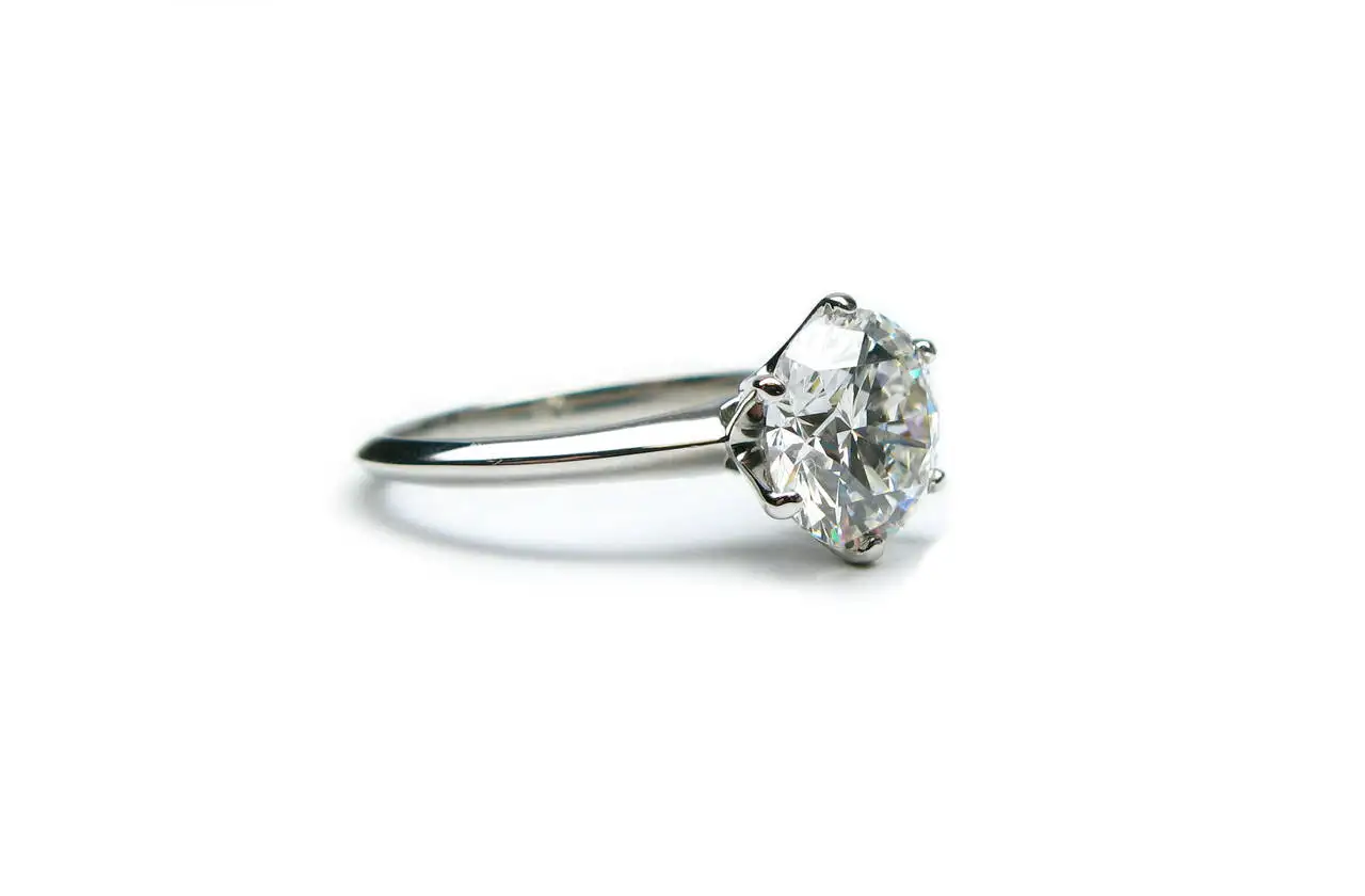 Round-Diamond-Platinum-Solitaire-Engagement-Ring-Tiffany-Co.-2.18-carat-5.webp