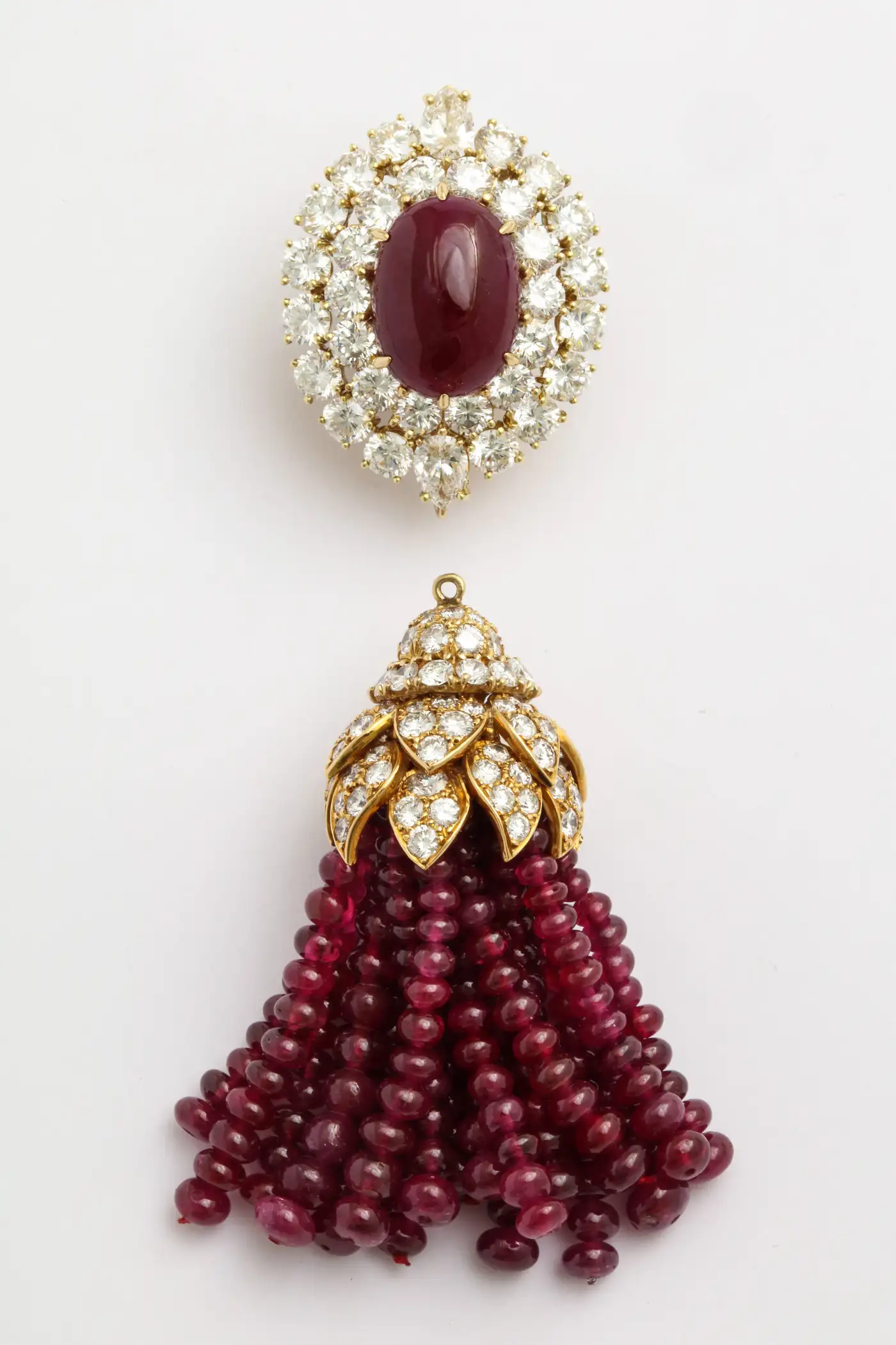 Ruby-Diamond-Day-and-Night-Tassel-Earrings-Magnificent-Van-Cleef-Arpels-4.webp