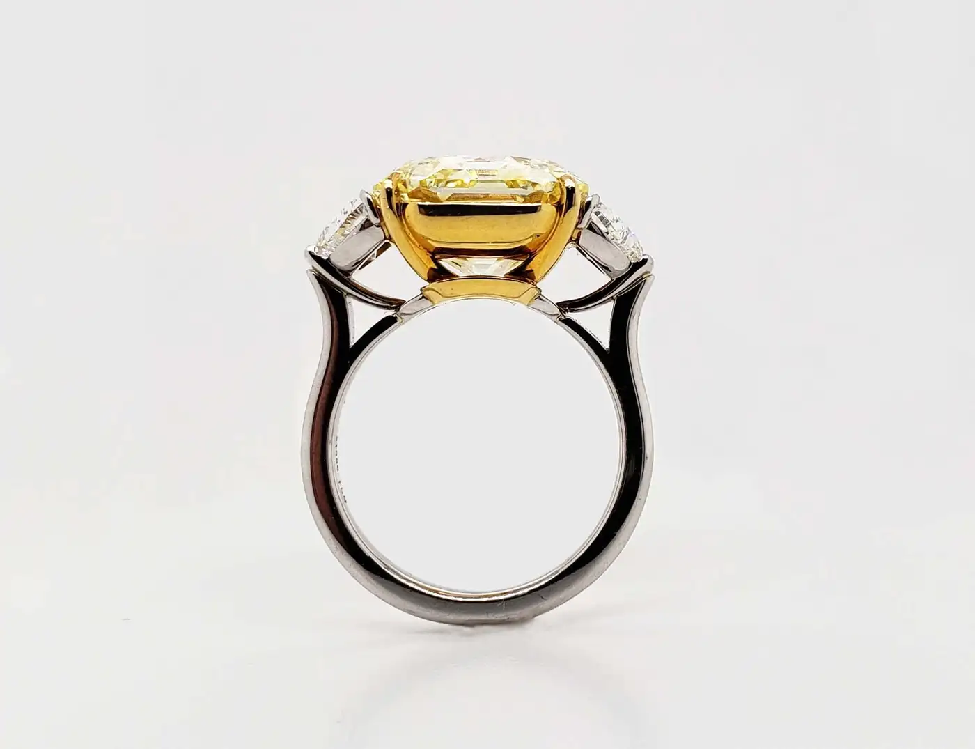 Scarselli-10-Carat-Fancy-Intense-Yellow-Internally-Flawless-Radiant-Diamond-Ring-4.webp