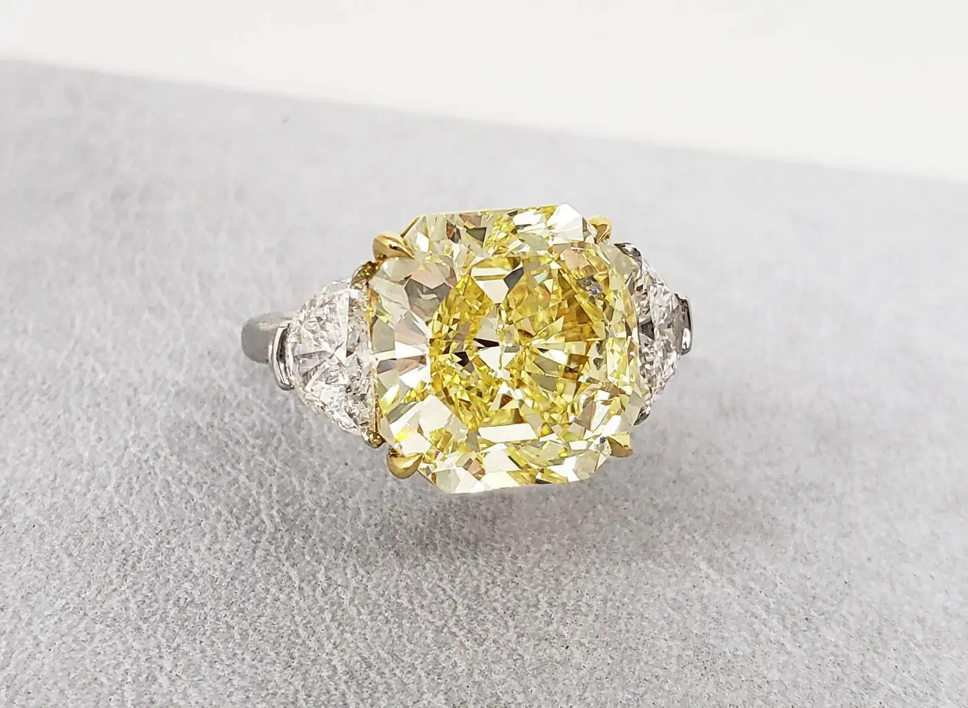 Scarselli-10-Carat-Fancy-Intense-Yellow-Internally-Flawless-Radiant-Diamond-Ring-6.webp