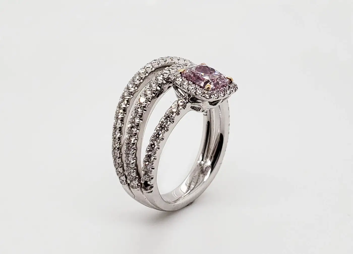 Scarselli-Fancy-Purple-Pink-1.00-carat-Radiant-Cut-Diamond-Engagement-Ring-4.webp