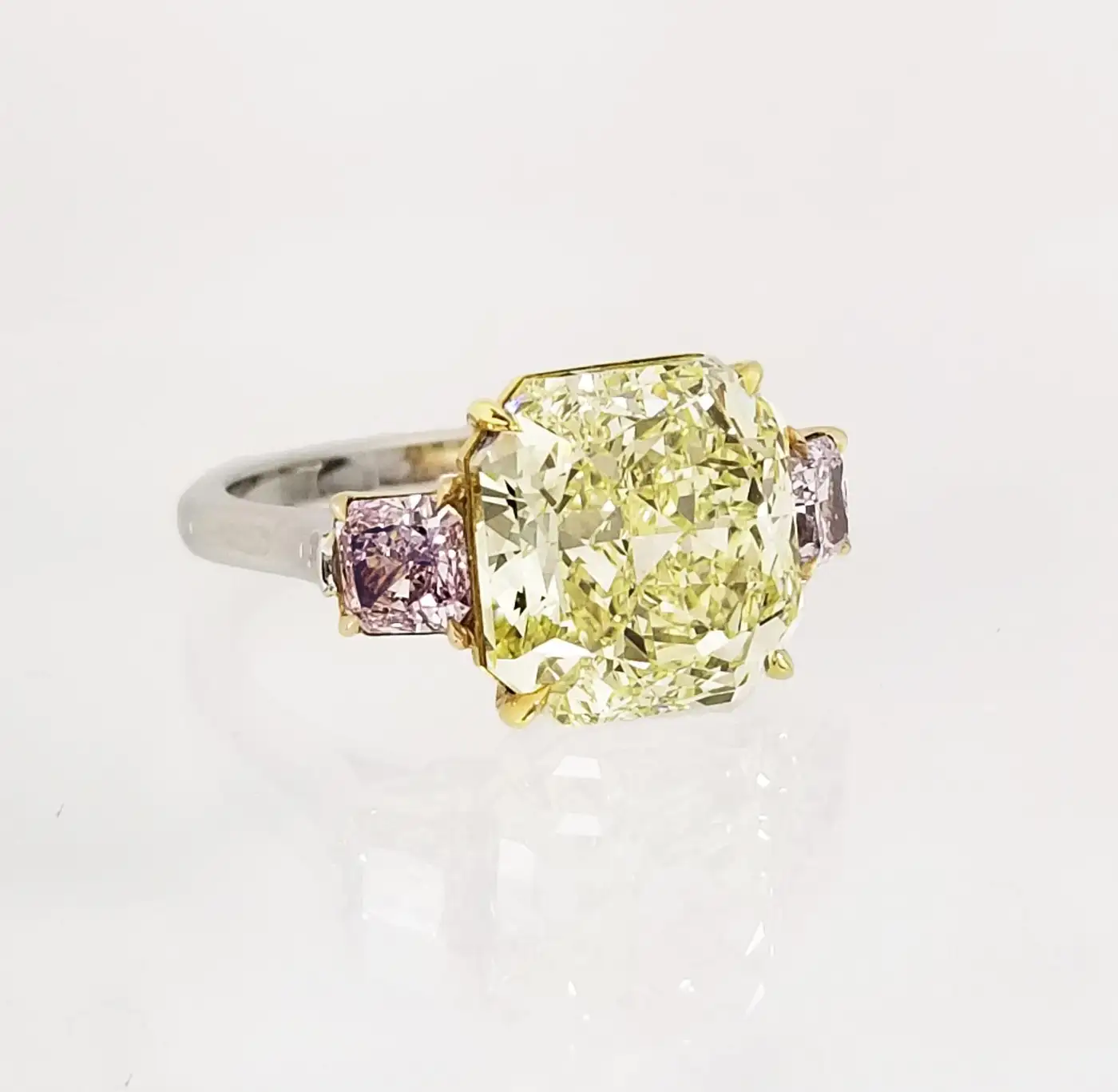 Scarselli-GIA-7-Carat-Yellow-Radiant-and-Pink-Cushion-Diamond-Ring-in-Platinum-3.webp