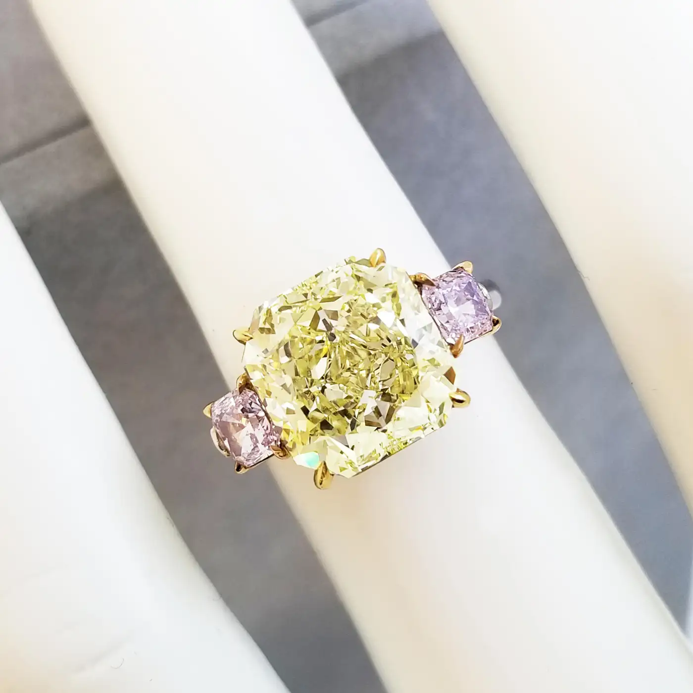 Scarselli-GIA-7-Carat-Yellow-Radiant-and-Pink-Cushion-Diamond-Ring-in-Platinum-5.webp
