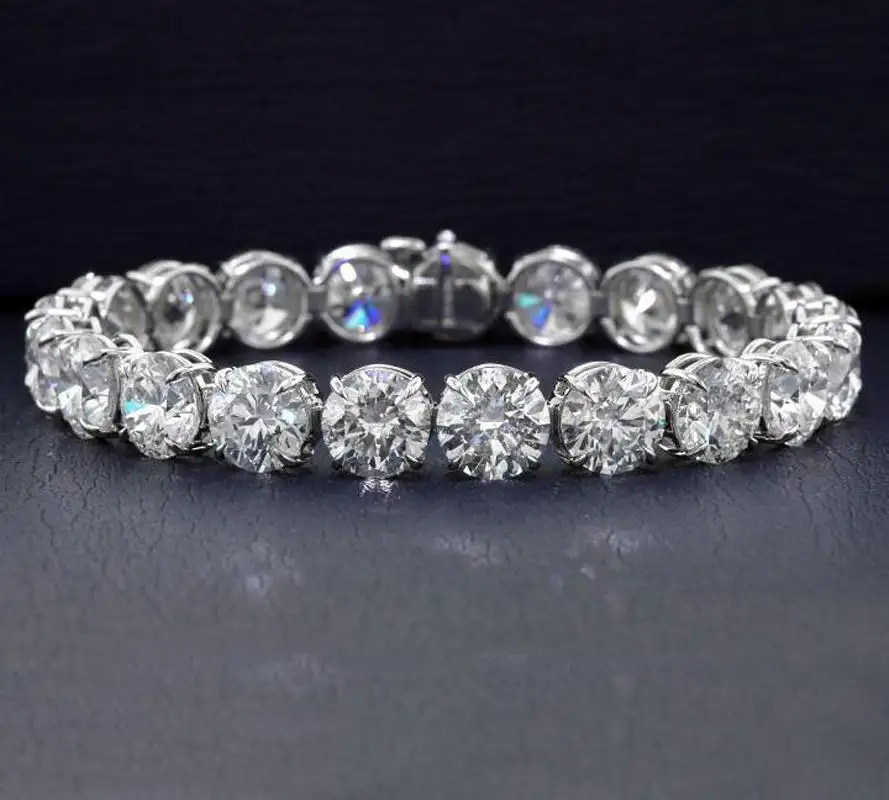 Straight-Line-Bracelet-with-Round-Brilliant-Diamonds-3.webp