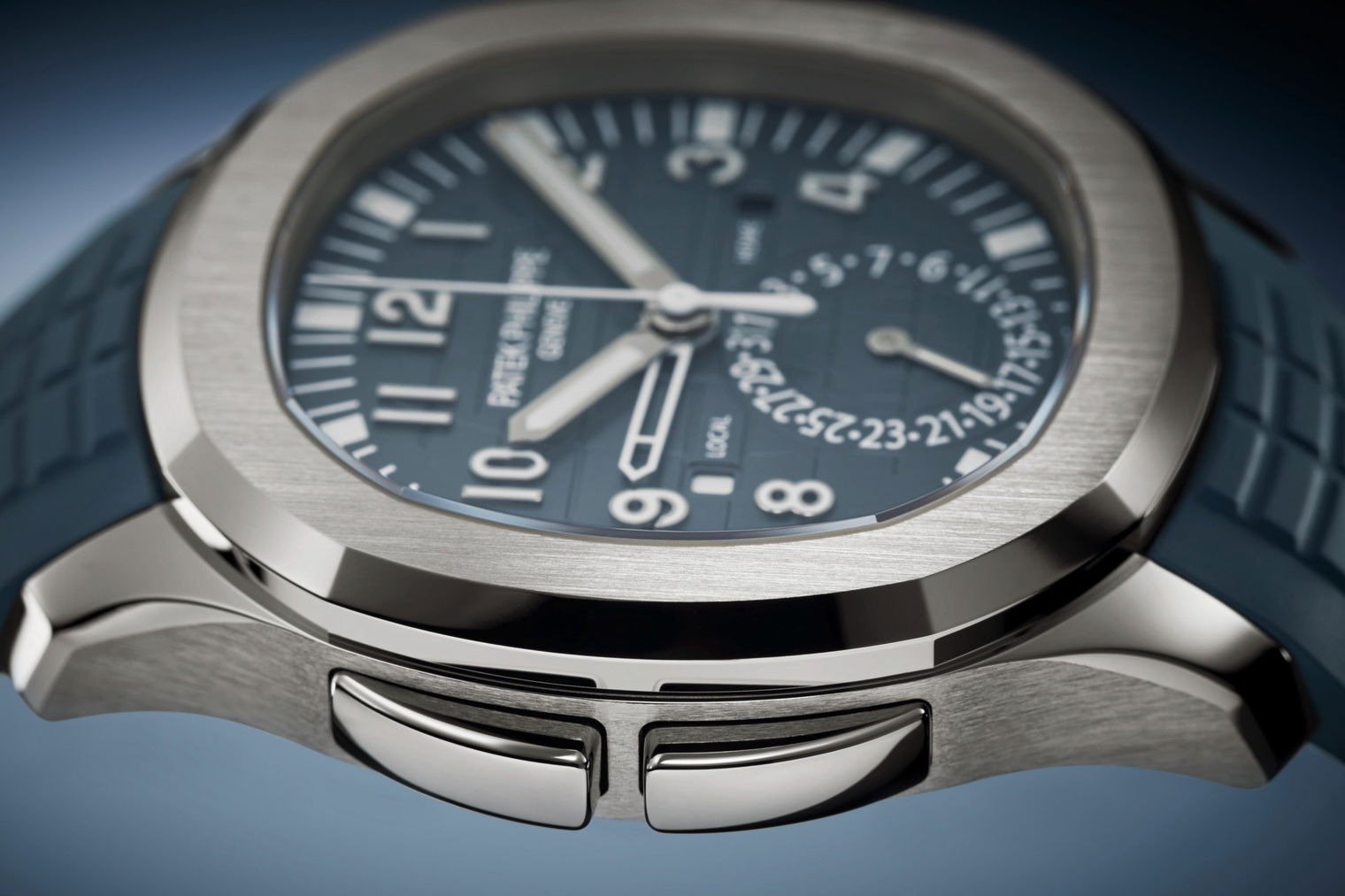 patek-philippe-aquanaut-travel-t-1.jpg