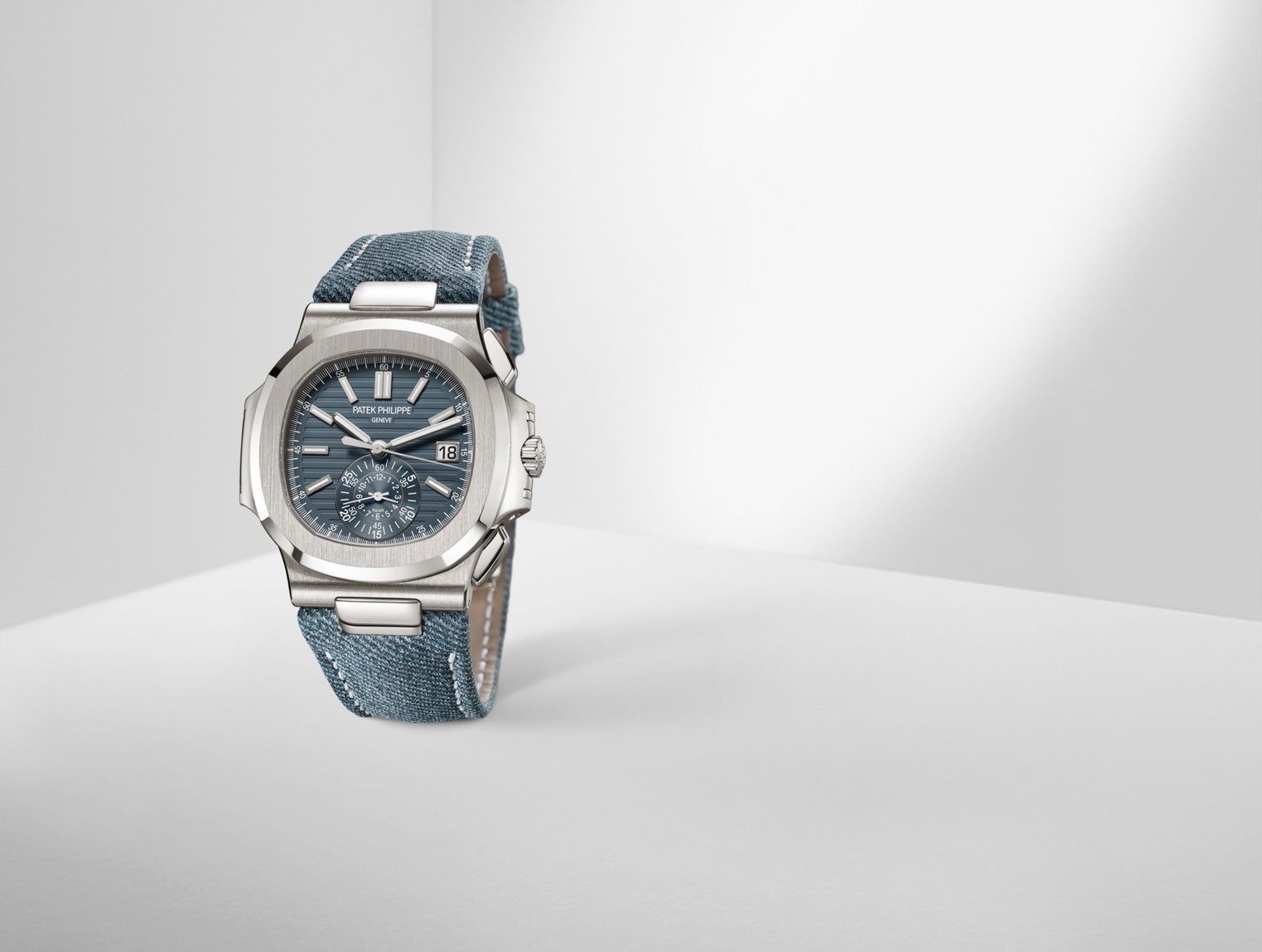 patek-philippe-nautilus-flyback-2.jpg